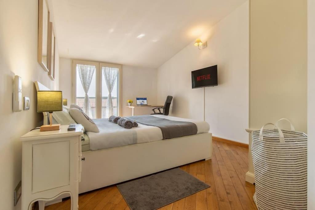 Unique & Strategic Flat, 50m From M4 Station Appartement *