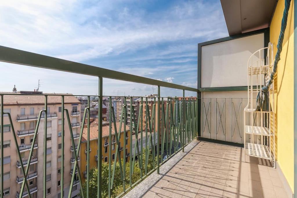 Unique & Strategic Flat, 50m From M4 Station Appartement *