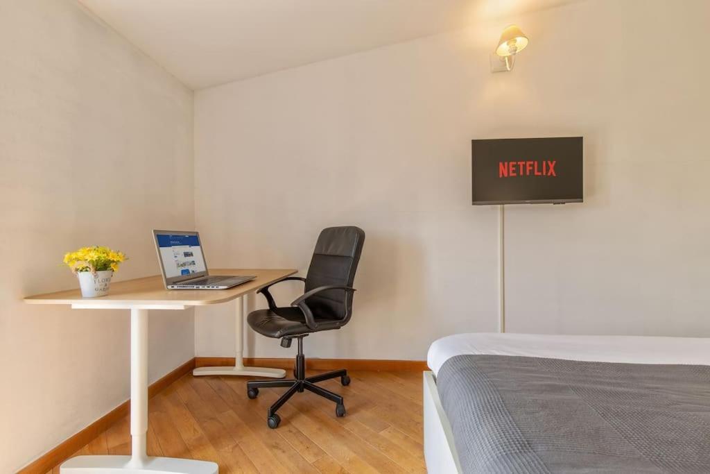 Unique & Strategic Flat, 50m From M4 Station Apartment Mailand