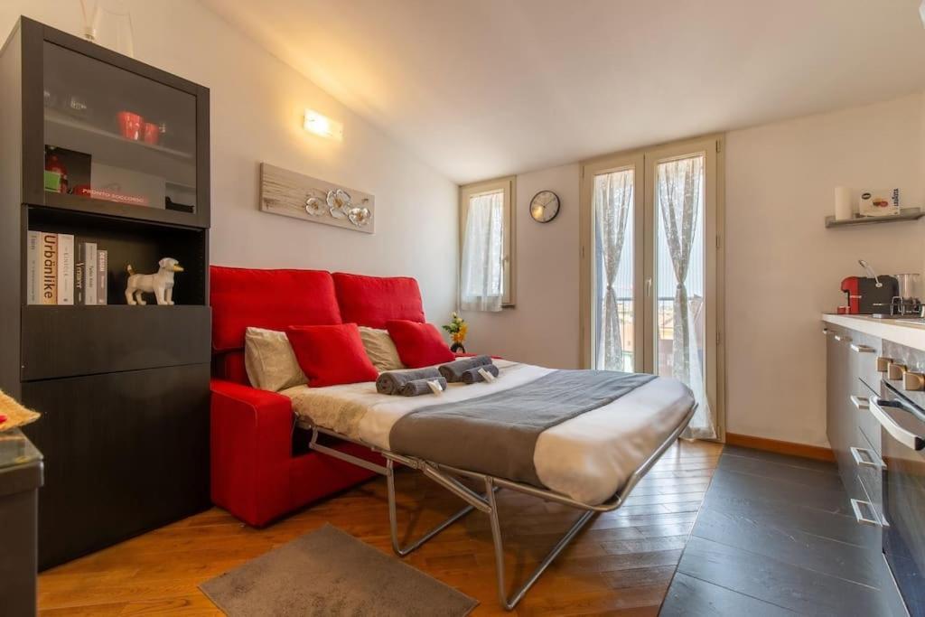 Unique & Strategic Flat, 50m From M4 Station * Mailand